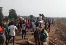 Siguiri: des jeunes dans la rue pour réclamer le goudron qui leur est promis