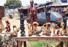 Oeuvres d’art à Conakry: des vendeurs confrontés à un manque de clients du fait du Coronavirus