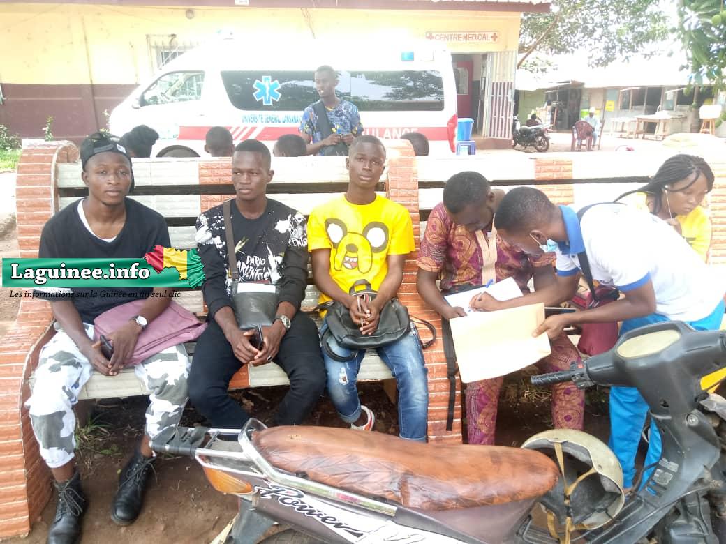 Des étudiants de l'université Général Lansana Conté de Sonfonia réagissent au report du congrès electif de la FEGUIFOOT