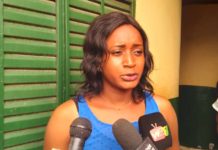 Hawa Djan Doukouré parle : Alpha Condé veut faire de moi une jeune veuve en tuant mon mari !