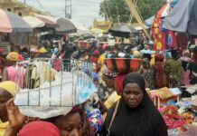 Approche de la Tabaski à Kankan : les vendeurs de parure se plaignent de la rareté des clients