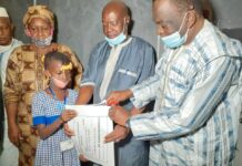 Examen d’entrée en 7ème : le maire de Ratoma lance les premières épreuves au centre de Konimodou