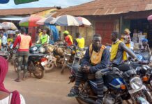Hausse du prix du carburant : les conducteurs des taxis motos de Kankan se plaignent du manque de clients