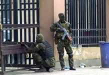 Des agents des forces spéciales sèment la terreur au commissariat central de Ratoma : plusieurs policiers arrêtés (exclu)