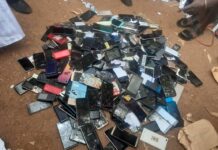 Éducation : 307 téléphones saisis pendant les examens incinérés par le département