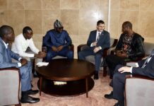 Transition en Guinée : Le Sous-Secrétaire d’État Adjoint aux Affaires Africaines des États-Unis rencontre la Société civile