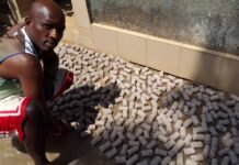 Ibrahima Mengué : « j’ai toujours dit à maman que j’allais produire du charbon à base du papier…»