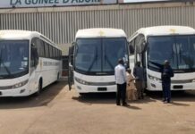 Guinée : la Présidence de la République met trois (3) bus à la disposition du CNT