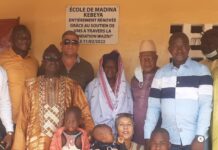Boké : l’école primaire Madina Kebeya, entièrement rénovée et équipée par UMS à travers la « Fondation Wazni »