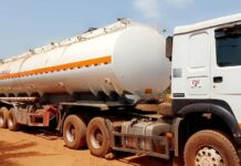 Un camion citerne de 40 000 litres pris en flagrant délit d’approvisionnement d’un site minier à Boffa