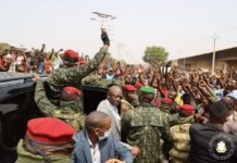 Guinée : Attention, le colonel n’est pas venu pour s’offrir des bains de foule !