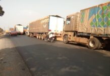 Kouria/Coyah : plusieurs camions-remorques immobilisés sur place par manque de gasoil