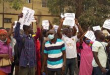 Sit-in devant le MEPU-A : des enseignants contractuels demandent leur engagement à la fonction publique
