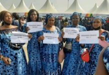 Fête du 08 mars : certaines femmes scandent « transition mandat Mara » au colonel Doumbouya