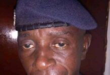 Conakry : voici l’officier de police giflé par le ministre de la sécurité