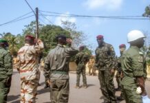 Visite dans les garnisons : le Président Mamadi Doumbouya aux camps Samory, Alpha Yaya et Génie militaire