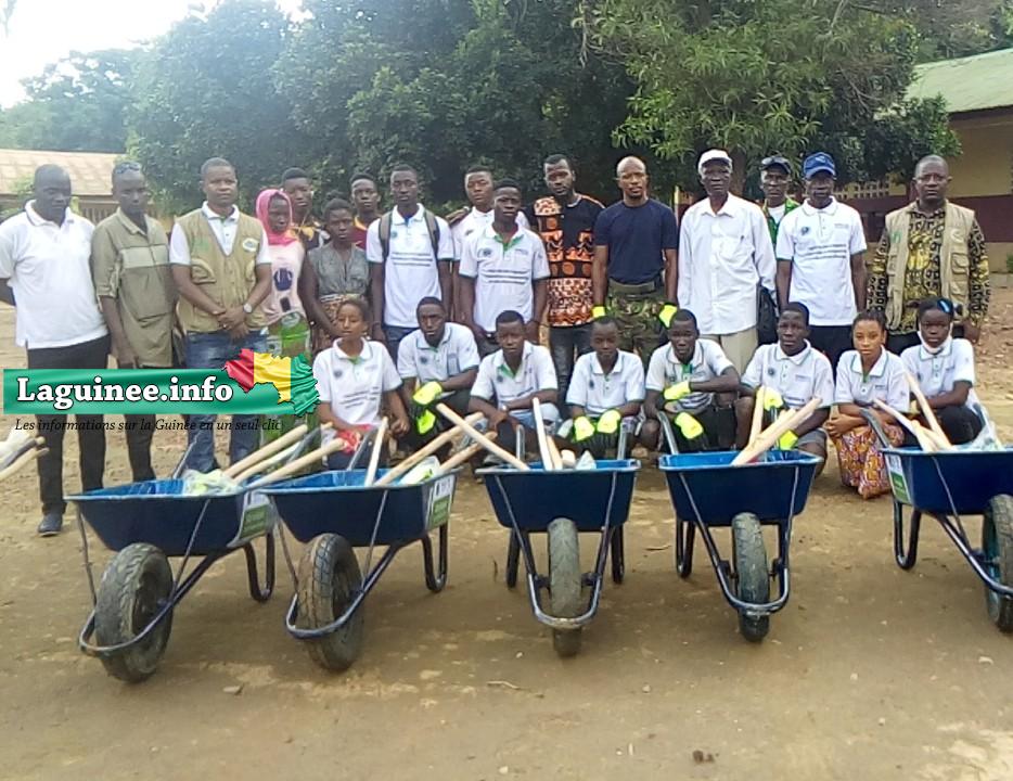 Environnement : la JAG offre plus de 200 plantes et de matériel de reboisement aux écoles de Moussayah ( Forécariah) Laguinee.info