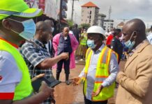 Insalubrité à Conakry : col. Doumbouya interrompt le conseil des ministres et déploie le Gouvernement sur terrain pour nettoyer la capitale