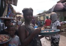 Boké : des enfants livrés aux petits commerces dans les rues de la ville