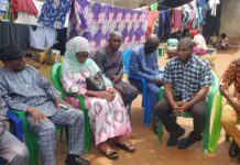 Conakry : des leaders de coalitions politiques et du FNDC visitent les familles des victimes des manifestations