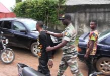 Kindia : un jeune qui se faisait passé directeur régional de la radio Espace Kania, arrêté