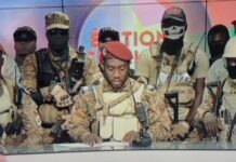 Burkina Faso: des militaires annoncent la dissolution du gouvernement et la fermeture des frontières