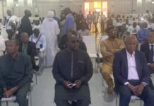 Palais du peuple : la presse et le peuple de Guinée rendent un dernier hommage au chroniqueur Ahmed Kourouma