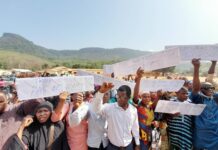 Coyah : manifestation des enseignants contractuels devant la DPE