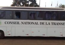 Incendie au marché Matoto : un bus du CNT caillassé