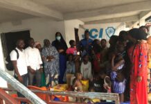Humanitaire : la Jeune Chambre Internationale Conakry leaders distribue des vivres à l’orphelinat « La voix des sans voix »