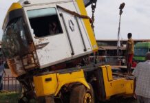 Accident de circulation : le rond-point de Matoto endommagé par un gros porteur