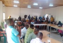 Mamou-sit-in des enseignants contractuels : « nous voulons le paiement intégral de tous les mois de travail, sinon… »