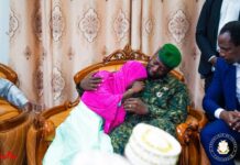 Satire à vue. Et si on allait au-delà du geste de Doumbouya ?