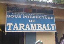 Labé : des jeunes vandalisent le poste de police de Tarambaly après l’arrestation de plusieurs d’entre eux
