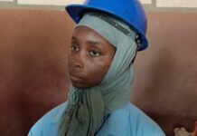 Femme et métier : à la rencontre de Mamet Camara, une jeune menuisière