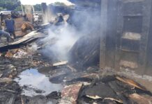 Marché de Kenien : plusieurs conteneurs ravagés par un incendie