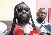 Takana Zion à l’accueil de Doumbouya à l’aéroport : « c’est tout à fait normal qu’on vienne soutenir le président qui est… »