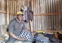 Labé. A la rencontre d’Alseny Doukouré, teinturier : « C’est un patrimoine familial pour nous »