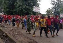 Kindia : des femmes du grand marché en colère, manifestent dans les rues de Kania