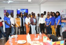 Guinée : une délégation de l’autorité de régulation des jeux de paris visite les locaux de Yellowbet