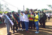Fête de l’indépendance à Coyah : dépôt de la gerbe de fleurs à la place des martyrs par le préfet