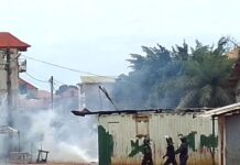 Manifestation d’élèves à Lambanyi contre la destruction de la clôture de leur école : « ces gens-là m’accusent… », ( George Samuel)