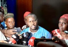 Négociations tripartites : un autre point de discussion autour de la table