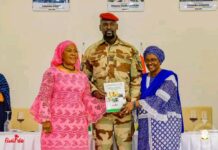 Palais Mohammed V : remise officielle au chef de l’État du rapport du cadre de dialogue inclusif inter-guinéen