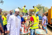 Explosion de Kaloum : Mamadou Alpha Baldé, PDG de BALDÉ et Frères, apporte son soutien aux sinistrés