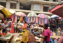 Fêtes de fin d’année à Kindia : Vendeurs et clients expriment leurs préoccupations Grand marché de Kindia vu ce 18 décembre 2023