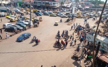 Conakry : une manifestation spontanée bloque la circulation à Cosa