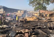 Kindia : Un dépôt de bois parti en fumée