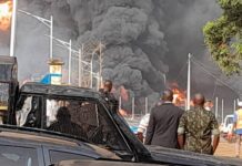 Explosion de dépôt à Kaloum : Les flammes loin d’être maîtrisées(source)