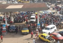 Crise de carburant à Conakry : Quand des militaire et policiers jouent le mauvais rôle dans les station-services